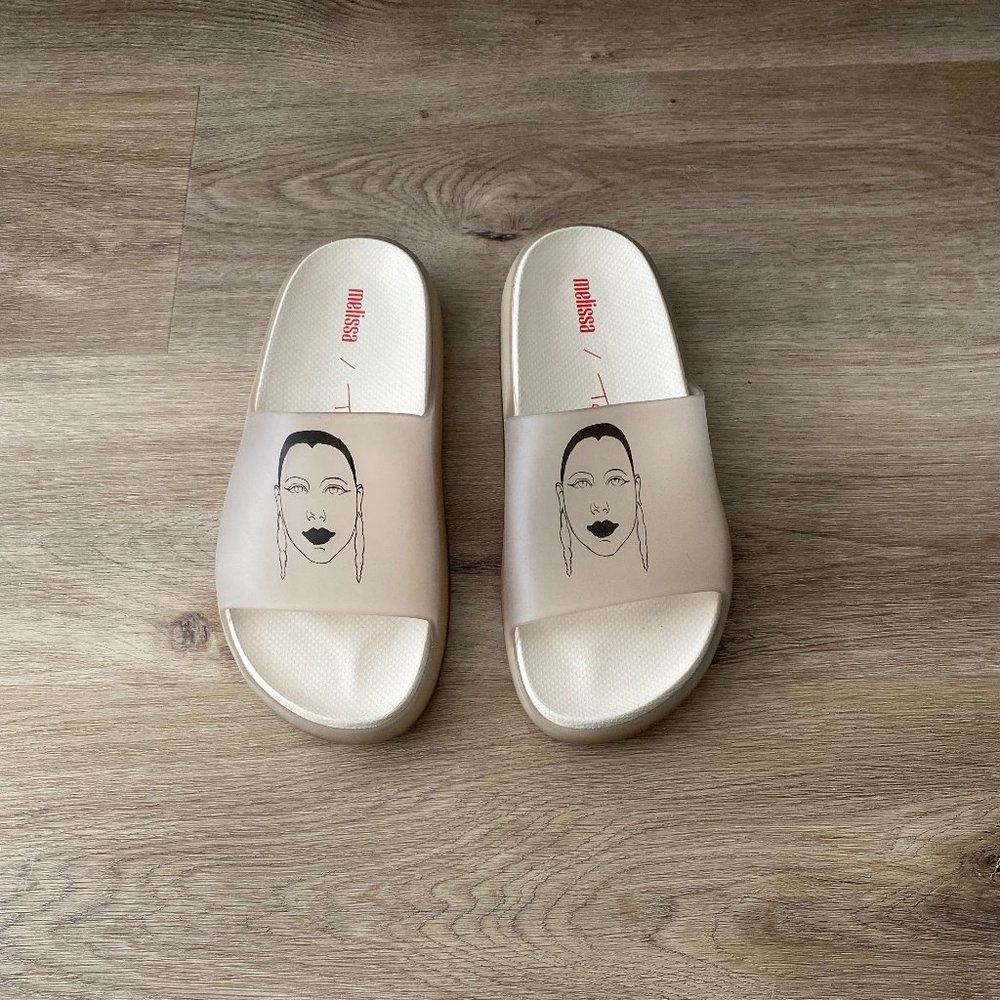 Melissa x Tarsila Slides
